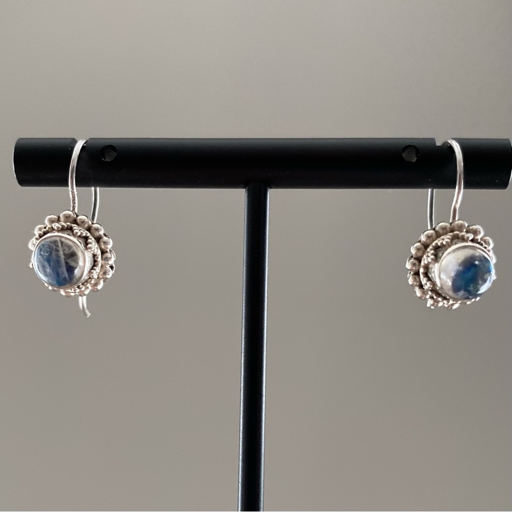 Beautiful .925 moonstone earrings